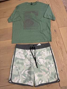 Oakley Men's Boxy Fit Graphic T-Shirt Size L and Hydrolix Boardshorts Size 34